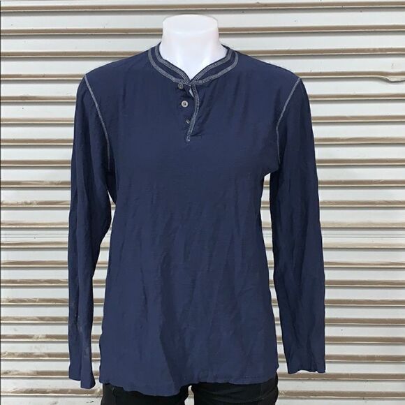 🛍️Alexander Julian long sleeve three button top - Picture 3 of 8